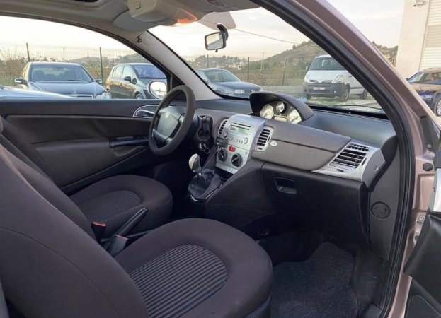 Tirane, shitet makine OKAZION LANACIA YPSILON 1.4 BENZIN GAZ Benzin+Gaz, manuale