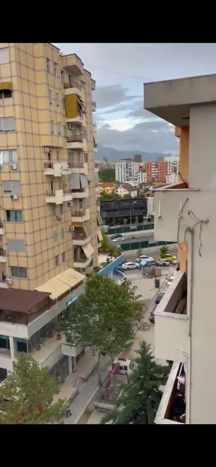 Tirane, jepet me qera apartament 1+1 , 58 m² 400 € (Astir mbrapa bar artistit)