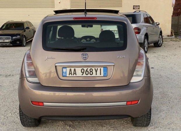 Tirane, shitet makine OKAZION LANACIA YPSILON 1.4 BENZIN GAZ Benzin+Gaz, manuale