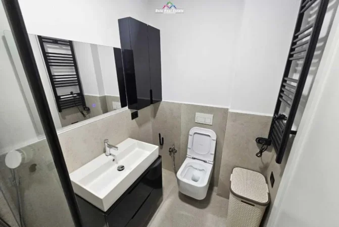Tirane, jepet me qera apartament 2+1 Kati 2, 100 m² 1.300 € (Liqeni i thate)