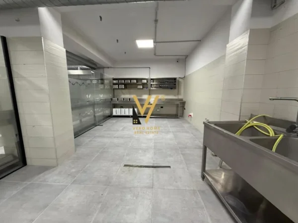 Tirane, jepet me qera magazine Kati 0, 1.200 m² 6.000 € (KTHESA E KAMZES)