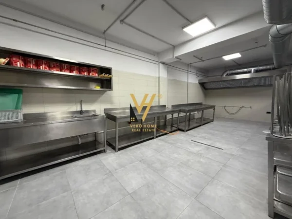 Tirane, jepet me qera magazine Kati 0, 1.200 m² 6.000 € (KTHESA E KAMZES)