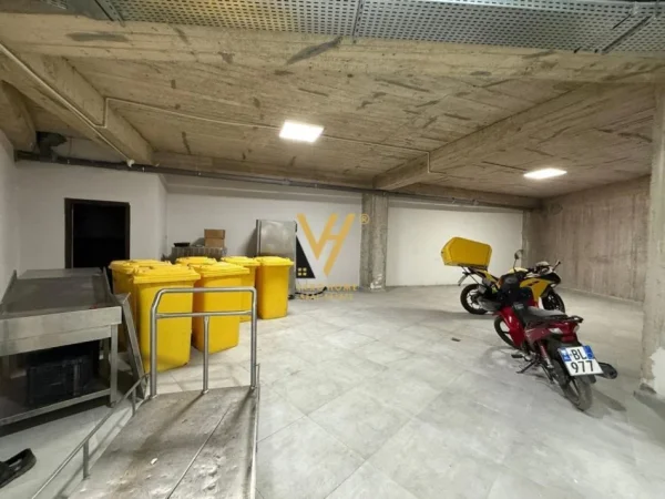 Tirane, jepet me qera magazine Kati 0, 1.200 m² 6.000 € (KTHESA E KAMZES)