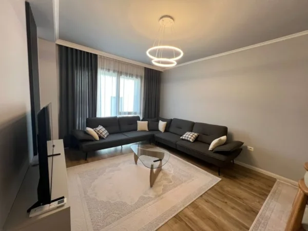 Tirane, jepet me qera apartament 2+1 Kati 3, 120 m² 1.500 € (Liqeni i thate)
