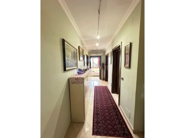 Tirane, jepet me qera apartament 2+1 Kati 11, 106 m² 800 € (Rruga e Elbassanit, Prane Lion Park) !!!!!!!