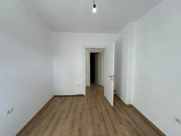 Tirane, shitet apartament 2+1+Aneks+Ballkon Kati 2, 113 m² 191.200 € 