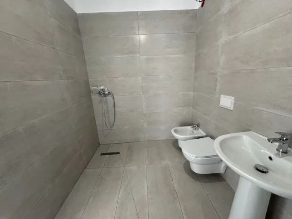 Tirane, shitet apartament 2+1+Aneks+Ballkon Kati 2, 113 m² 191.200 € 