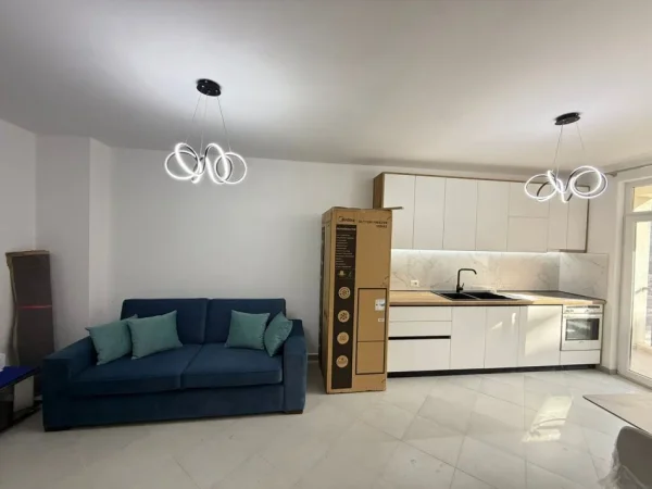 Tirane, jepet me qera apartament 1+1 Kati 1, 52 m² 500 € (RRuga e Dibres)