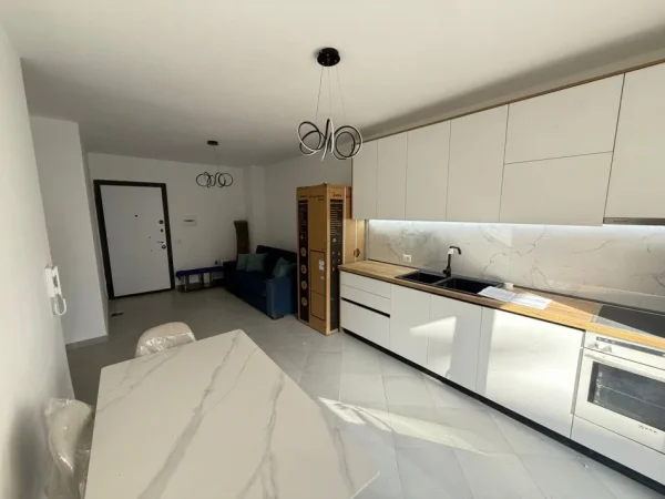 Tirane, jepet me qera apartament 1+1 Kati 1, 52 m² 500 € (RRuga e Dibres)