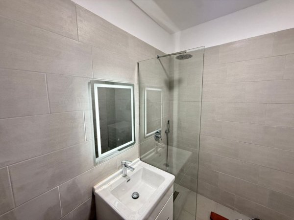 Tirane, jepet me qera apartament 1+1 Kati 1, 52 m² 510 € (RRuga e Dibres)