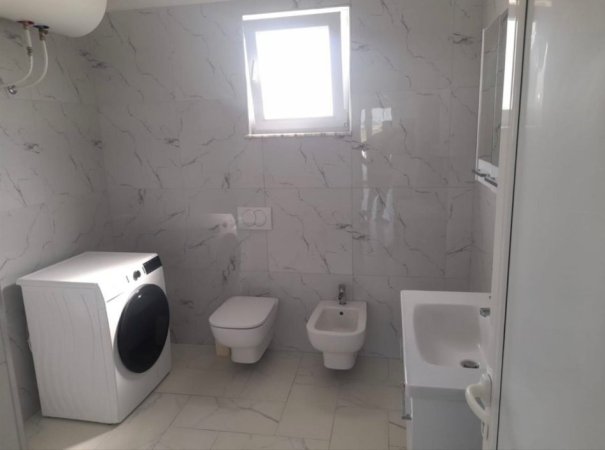 Tirane, jepet me qera Vile 3 Katshe Kati 3, 502 m² 2.000 € (teg)
