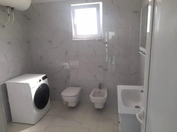 Tirane, jepet me qera Vile 3 Katshe Kati 3, 502 m² 2.000 € (teg)