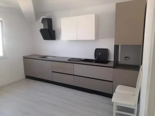 Tirane, jepet me qera Vile 3 Katshe Kati 3, 502 m² 2.000 € (teg)