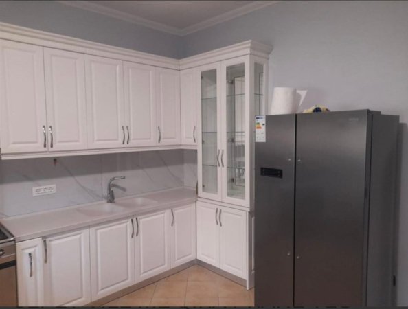 Tirane, jepet me qera Vile 3 Katshe Kati 3, 502 m² 2.000 € (teg)