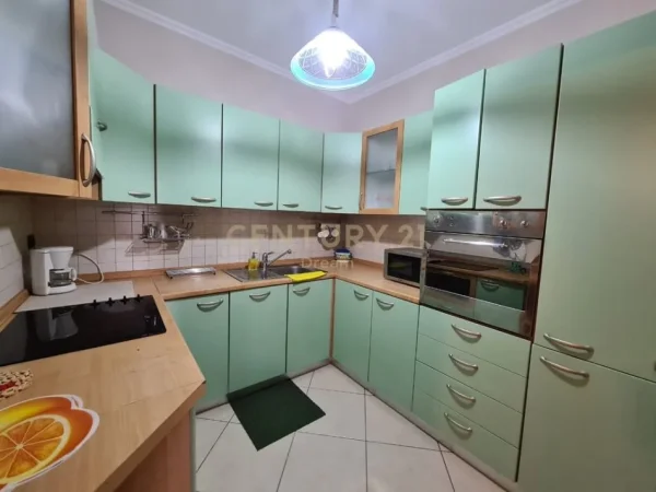 jepet me qera apartament 2+1 Kati 6, 115 m² 800 € (Ish Bllok,Prane Restorant Juvenilja)