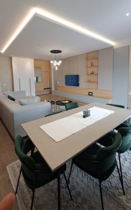 Tirane, jepet me qera apartament 3+1 , 140 m² 1.500 € 