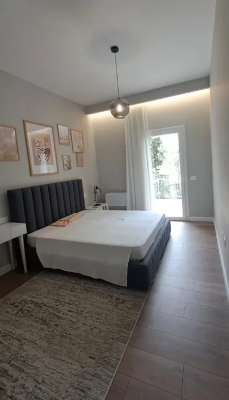 Tirane, jepet me qera apartament 3+1 , 140 m² 1.500 € 