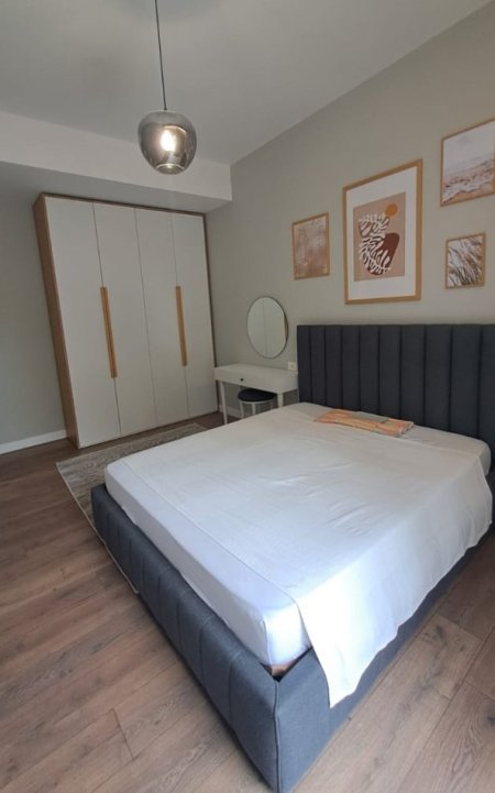 Tirane, jepet me qera apartament 3+1 , 140 m² 1.500 € 