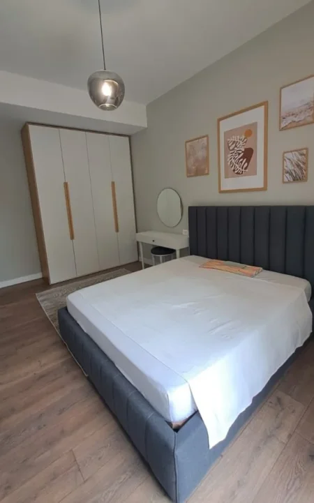 Tirane, jepet me qera apartament 3+1 , 140 m² 1.500 € 