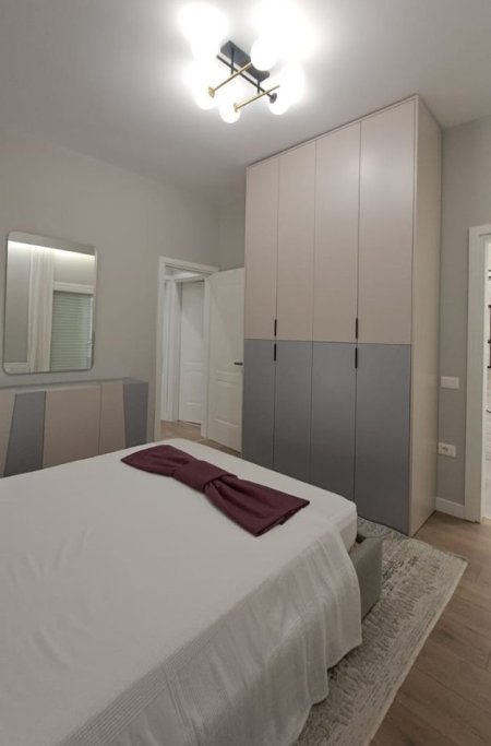 Tirane, jepet me qera apartament 3+1 , 140 m² 1.500 € 