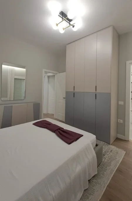 Tirane, jepet me qera apartament 3+1 , 140 m² 1.500 € 