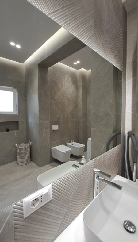 Tirane, jepet me qera apartament 3+1 , 140 m² 1.500 € 