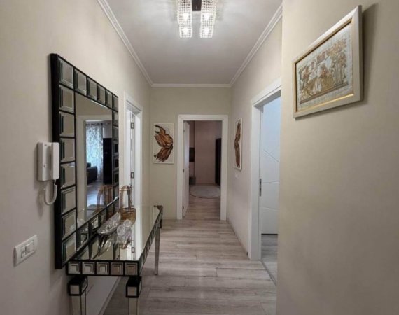 Tirane, jepet me qera apartament 2+1 , 90 m² 1.100 € 