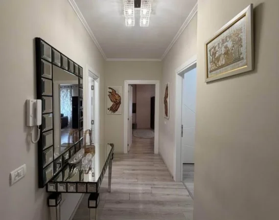 Tirane, jepet me qera apartament 2+1 , 90 m² 1.100 € 