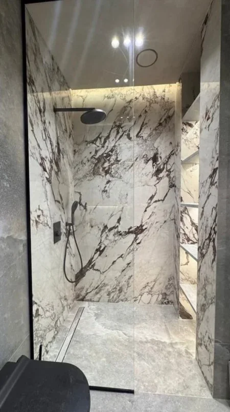 Tirane, jepet me qera apartament 1+1+Ballkon Kati 6, 150 m² 2.000 € (Lion Park 1)