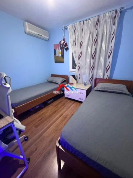 Tirane, jepet me qera apartament 2+1 Kati 3, 105 m² 900 € (BLLOKU)