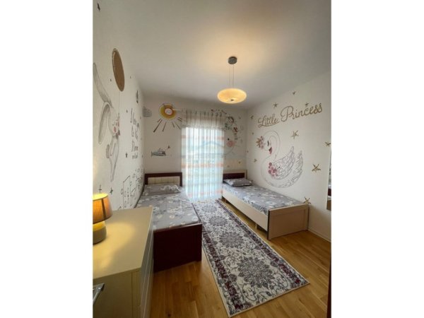 Tirane, jepet me qera apartament 2+1 Kati 3, 108 m² 900 € (Kopshti Botanik)