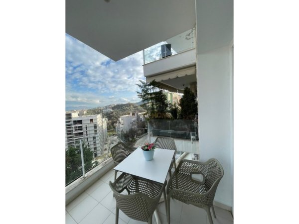 Tirane, jepet me qera apartament 2+1 Kati 3, 108 m² 900 € (Kopshti Botanik)