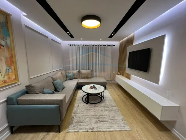 Tirane, jepet me qera apartament 2+1 Kati 5, 81 m² 550 € (Oxhaku)