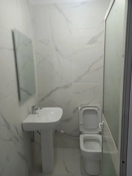 Tirane, jepet me qera ambjent biznesi , 20 m² 350 € (komuna parisit)