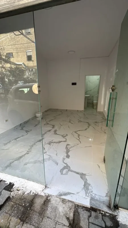 Tirane, jepet me qera ambjent biznesi , 20 m² 350 € (komuna parisit)