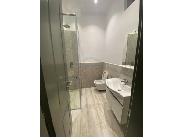 Tirane, jepet me qera apartament 2+1 Kati 2, 70 m² 700 € 