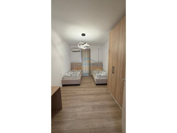 Tirane, jepet me qera apartament 2+1 Kati 3, 87 m² 800 € 