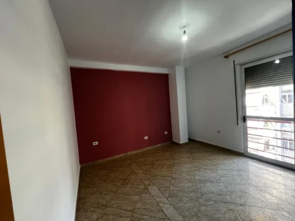 Tirane, jepet me qera apartament 2+1 Kati 6, 105 m² 500 € (komuna parisit)