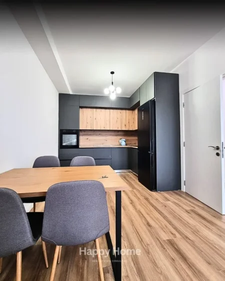 Tirane, jepet me qera apartament 2+1+Ballkon , 750 € 