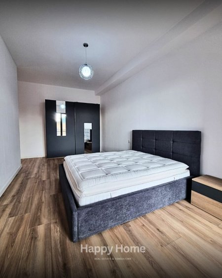 Tirane, jepet me qera apartament 2+1+Ballkon , 750 € 