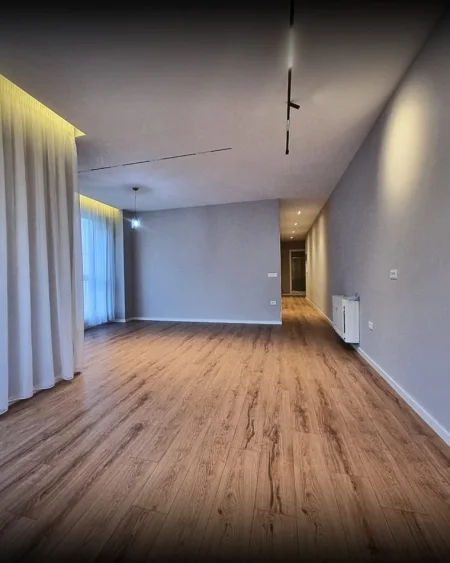 Tirane, jepet me qera zyre , 1.300 € 