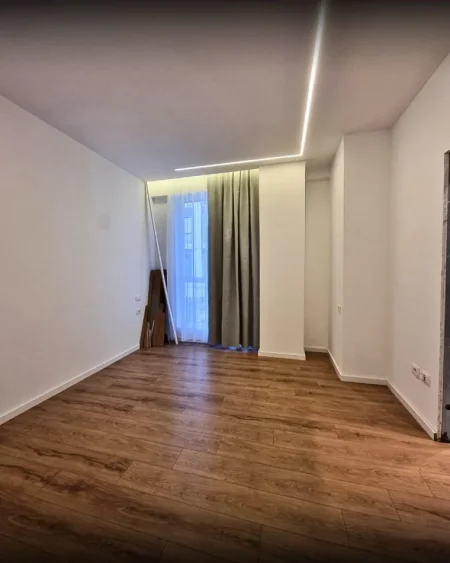 Tirane, jepet me qera zyre , 1.300 € 