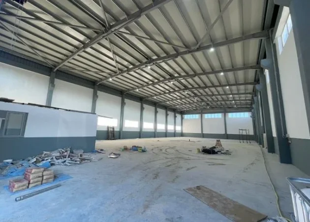 Tirane, jepet me qera magazine , 1.065 m² 4.000 € 