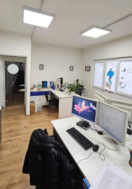 Tirane, jepet me qera zyre , 311 m² 3.000 € 