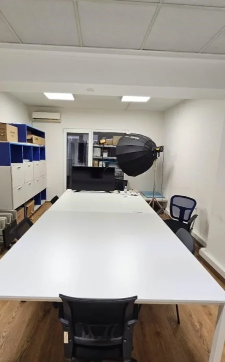 Tirane, jepet me qera zyre , 311 m² 3.000 € 