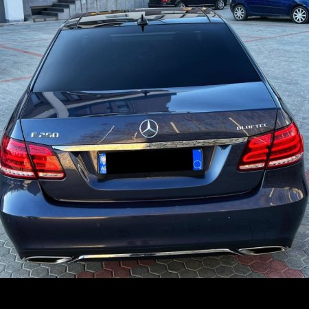 Tirane, shes makine Mercedes Benz | E-Class 250 Bluetec 4 Matic Nafte, blu e errët automatik Klima 199.000 km 14.000 €