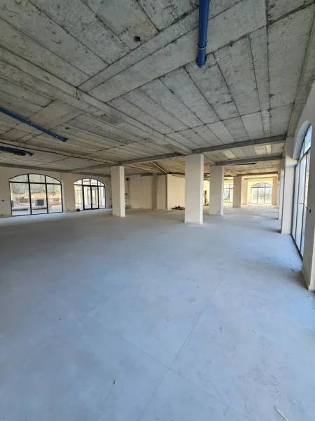 Tirane, jepet me qera ambjent biznesi Kati 0, 540 m² 3000 € (Bathore)