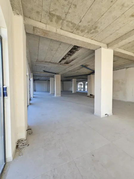 Tirane, jepet me qera ambjent biznesi Kati 0, 540 m² 3000 € (Bathore)