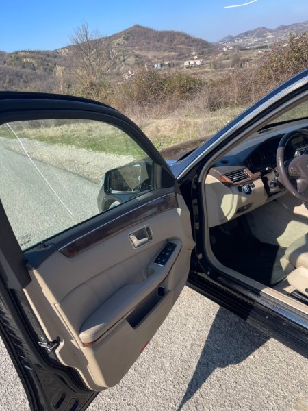 Tirane, shes Mercedes Benz E200 2012 BlueEfficiency 8.900 € (i diskutueshem)