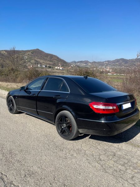 Tirane, shes Mercedes Benz E200 2012 BlueEfficiency 8.900 € (i diskutueshem)